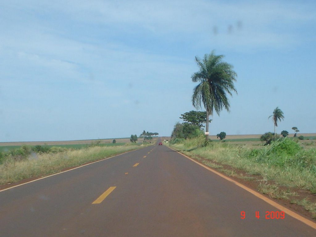 Rodovia 14 KM de Maracaju, MS, sentido a Rio Brilhante, MS by Gal Gomes