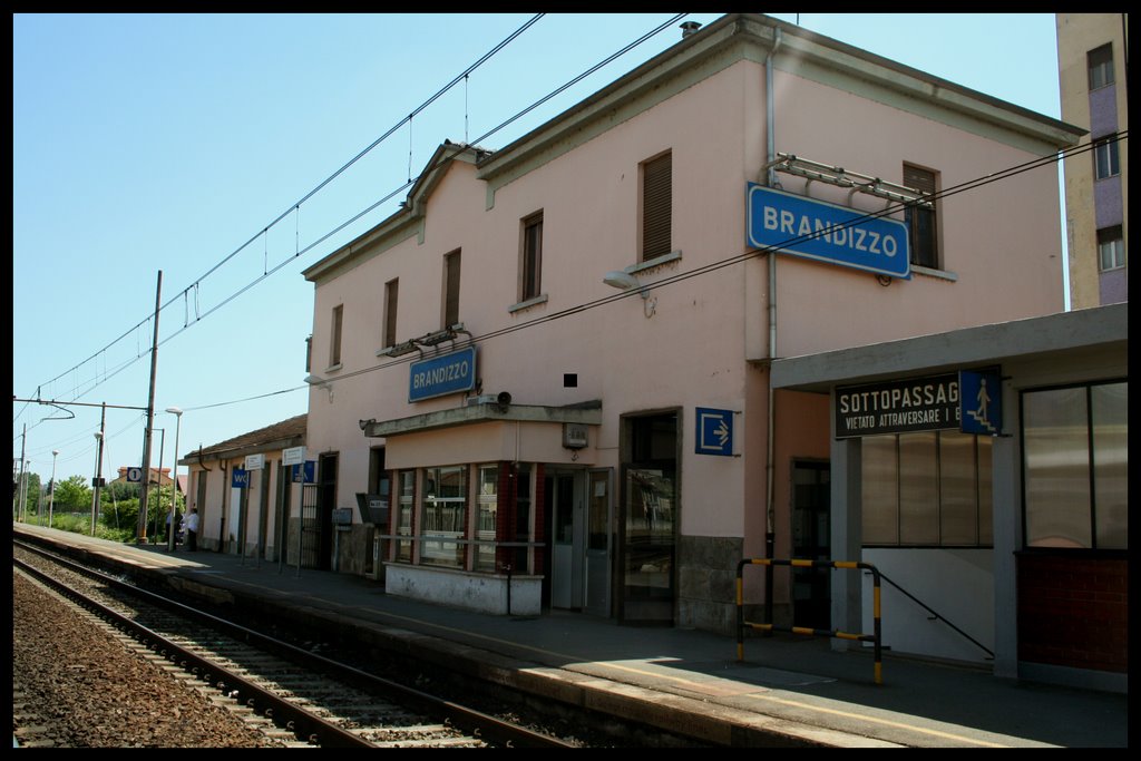 Stazione F.S. - Railway station by Stefano Siclari