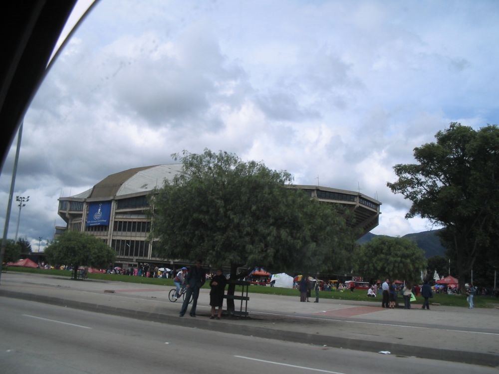 Coliseo Cubierto El Campín by Henry Rincon