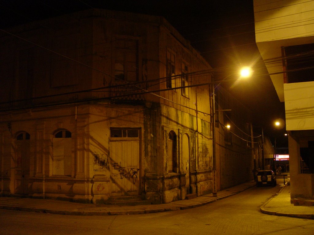 Callejon de talcahuano by Aldo Vergara