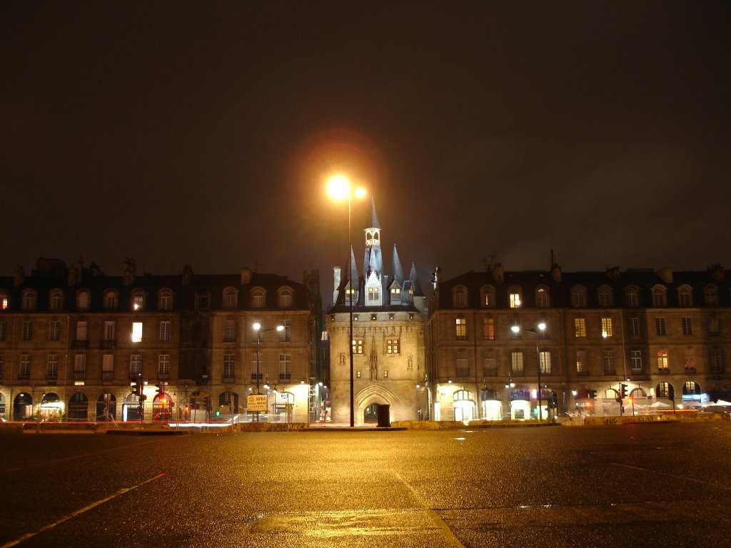 Porte Cailhau - By night (Bordeaux - Fr) by Vortexman