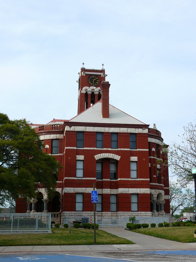 Lee County Courthouse, Giddings, Texas by GaryTexas