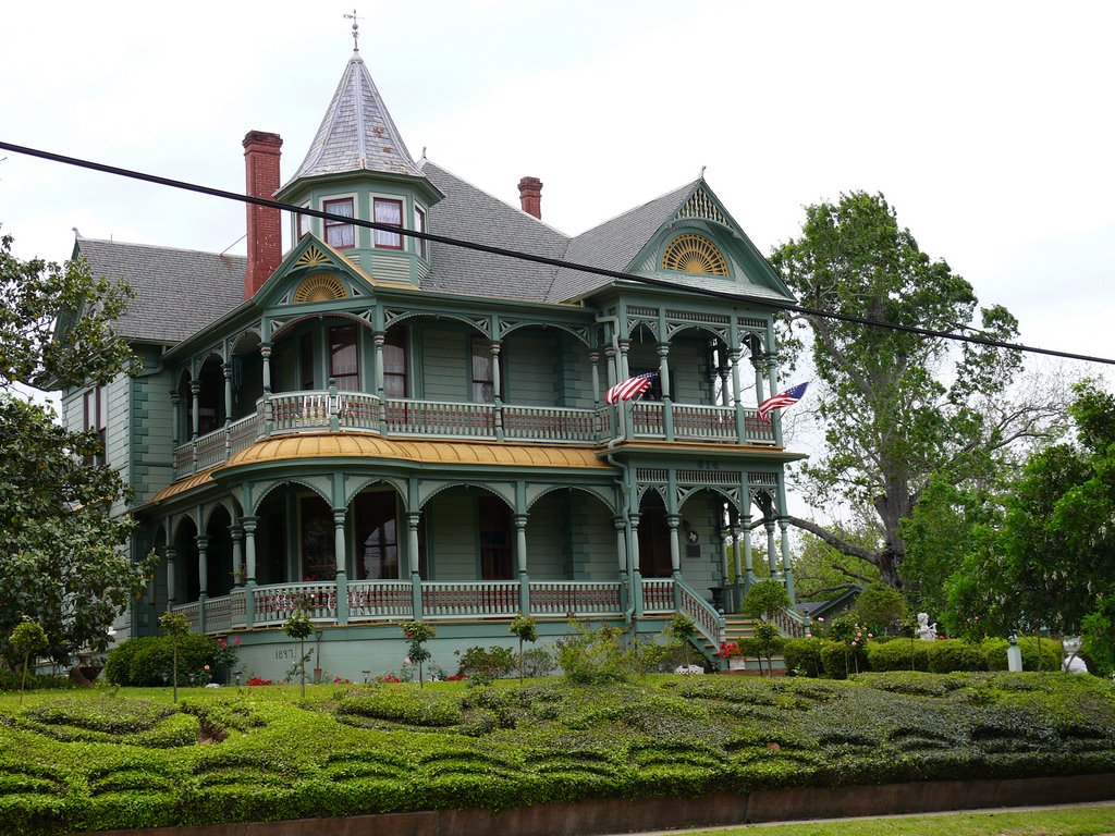 Grand Old House, Brenham, Texas by GaryTexas