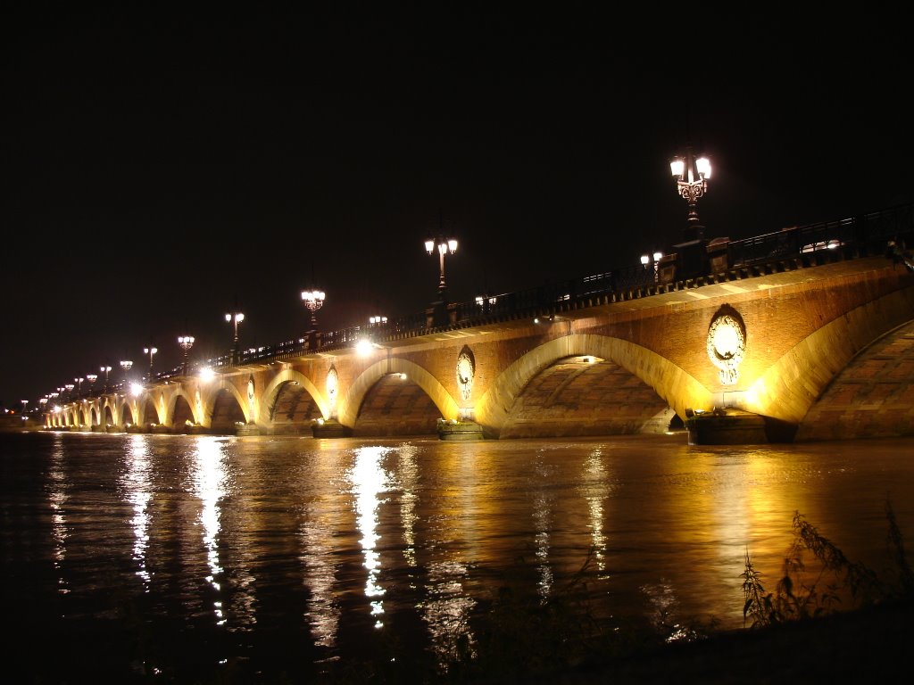 Pont de pierre (Bordeaux FR) by Vortexman