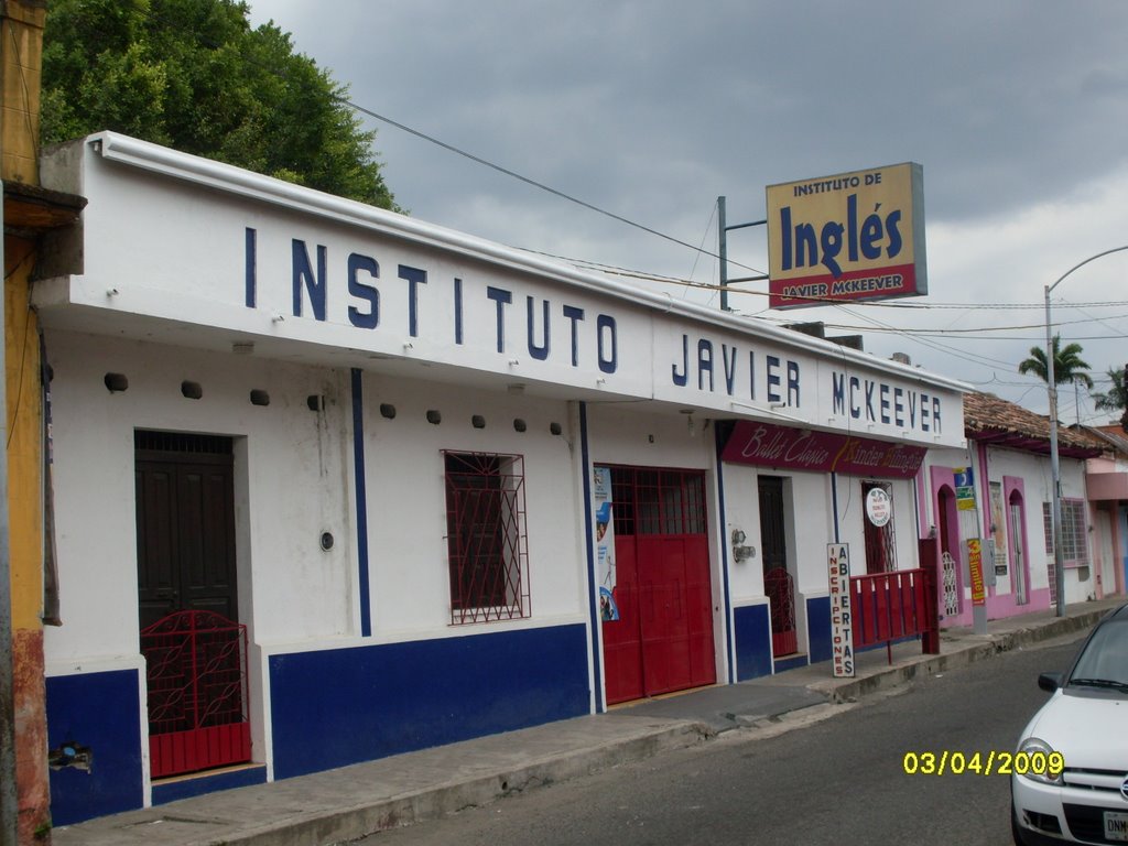 Instituto de Inglés Javier Mckeever by J.L.Arrevillaga Del Toro