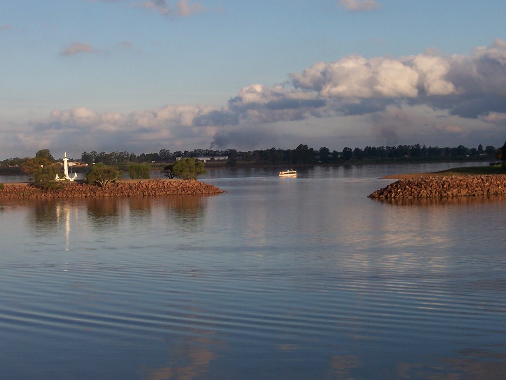 Salida del puerto by FALUCHO