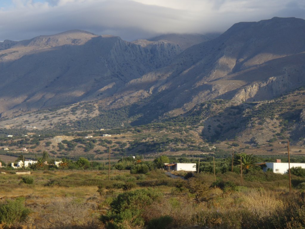 View of the mountains behind the Frangocastello plain by BET7