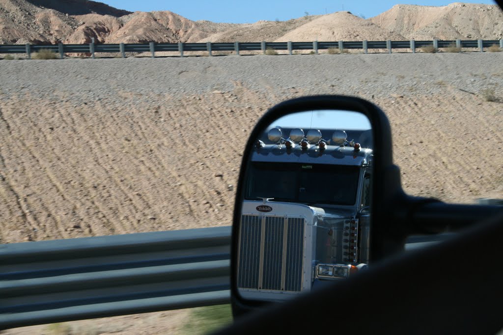 Truck passes by by Maarten en Juliet va…