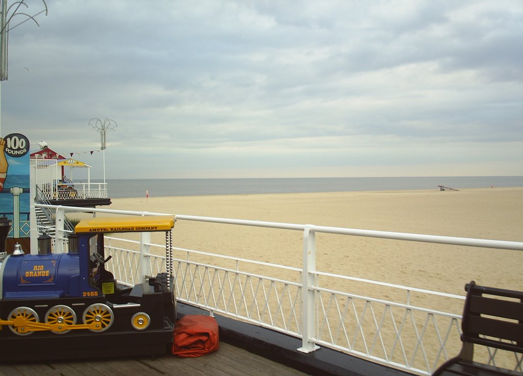 Yarmouth Beach by bloy182