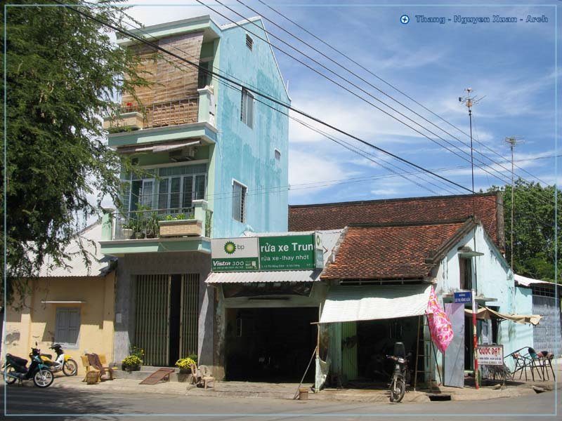 Ngã ba - Trương Định / Lê Thị Hồng Gấm - Crossroads by Vietnam - Paracels