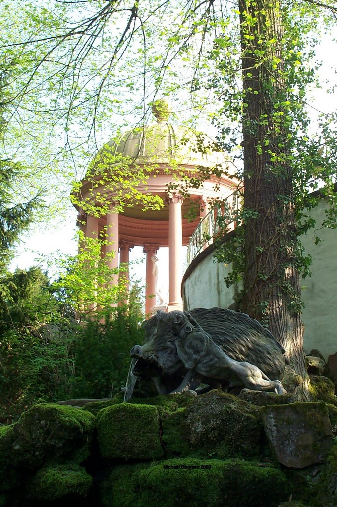 Apollotempel im Schlosspark des Schwetzinger Schlosses by Michael Ohmsen