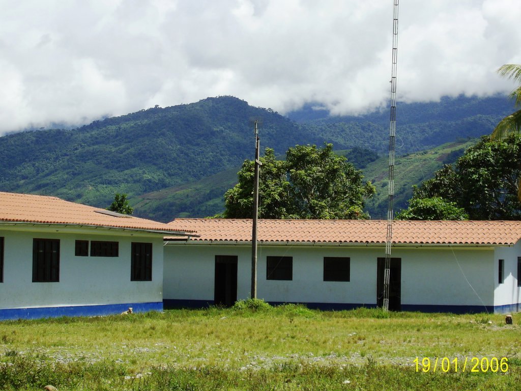 Centtro de salud Llochegua by alexandernet