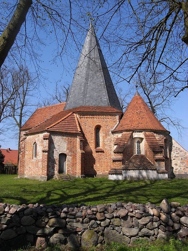 Dorfkirche in Ludorf mit achteckigem Grundriss by chpagenkopf