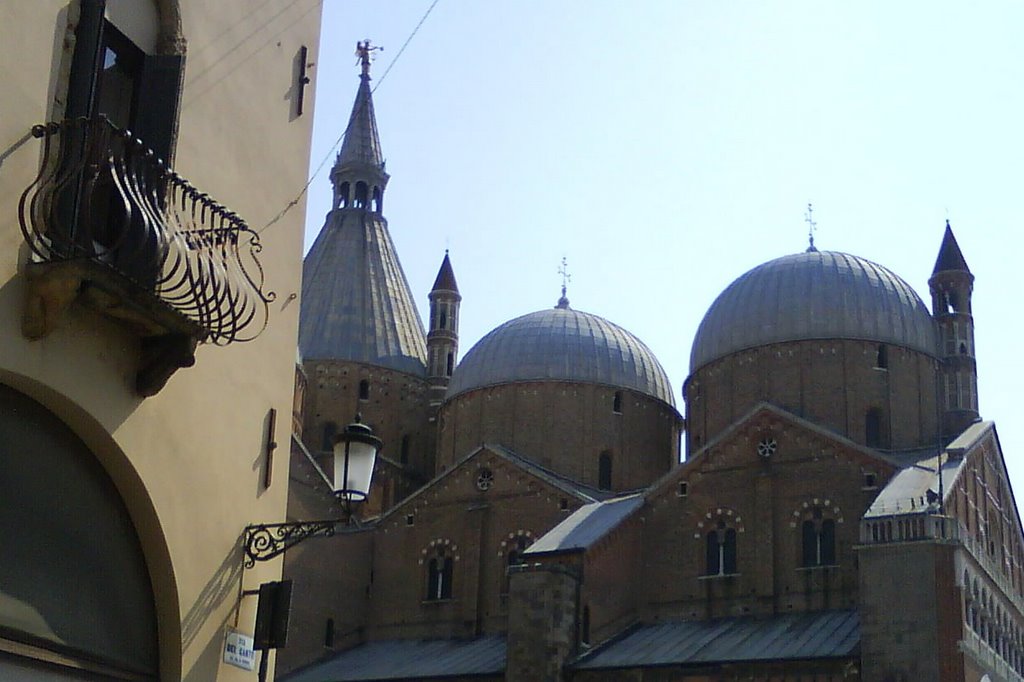 Great large Basilica di St. Antonio behind small balcony by ludka08