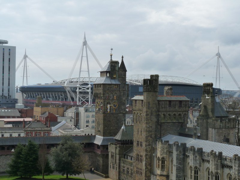 Cardiff Castle: Skyline by likealightbulb