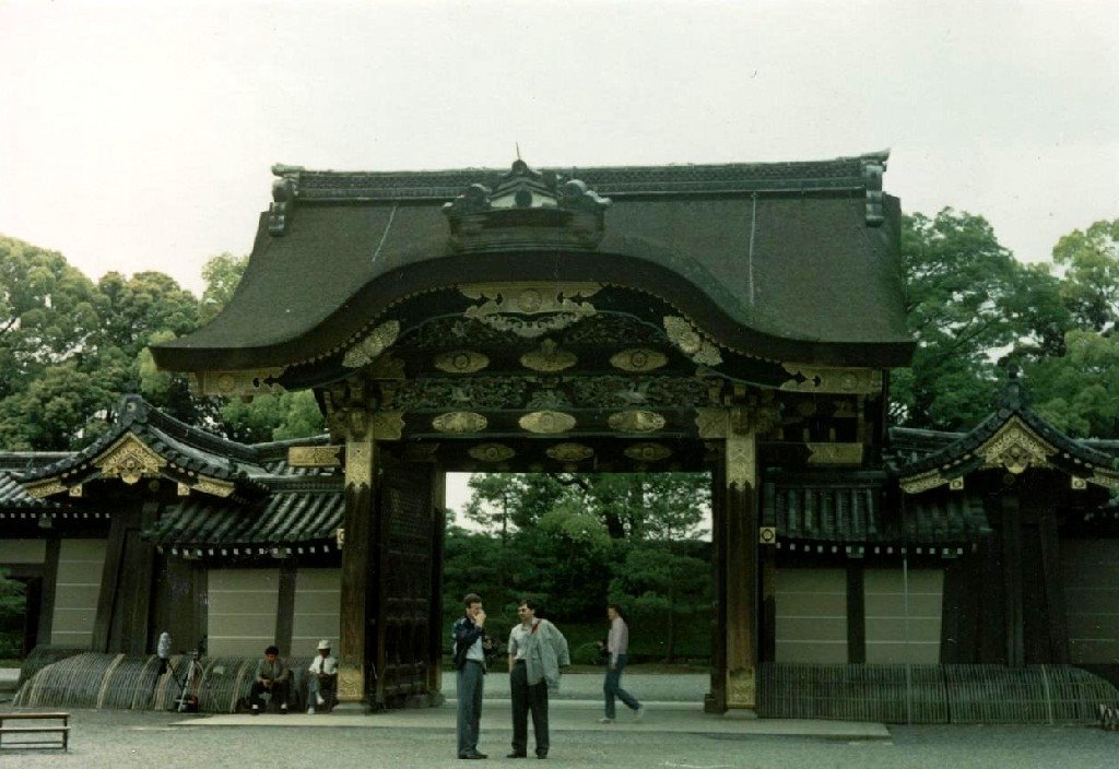 Gate of the Nijo Castle... by balarisi