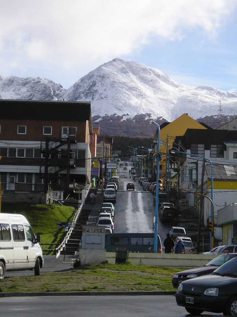 Calles de Ushuaia by Fernando Adrián Serra