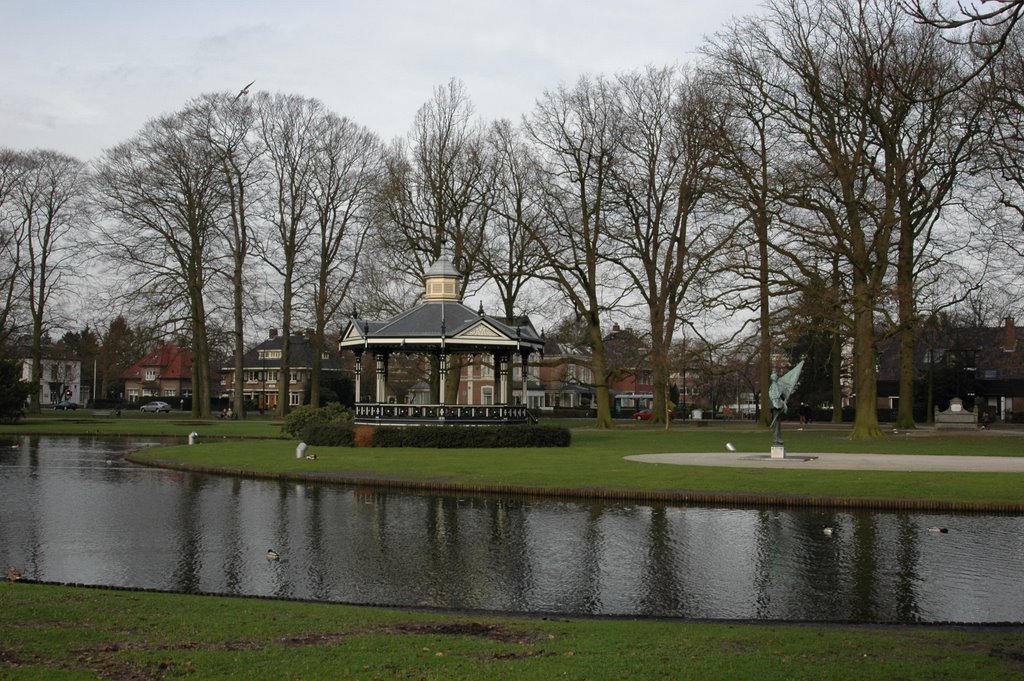 Muziektent Oranjepark Apeldoorn by merian.gerard