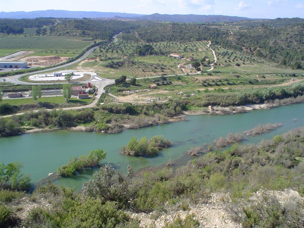 Vista del pas del Riu Ebre des del cim del castell de Flix. by .Jordi.