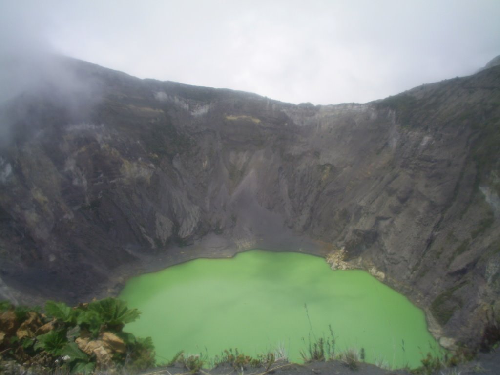 Cráter Principal Volcán Irazú 15/04/2007 11:55 by LUFESA