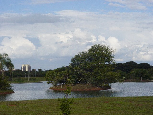 Lago do Parque da Cidade - Vista para o Centro da Cidade by BrosJr