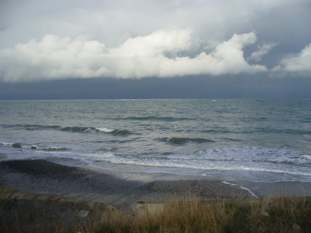 Pomorie - beach after rain by lorny