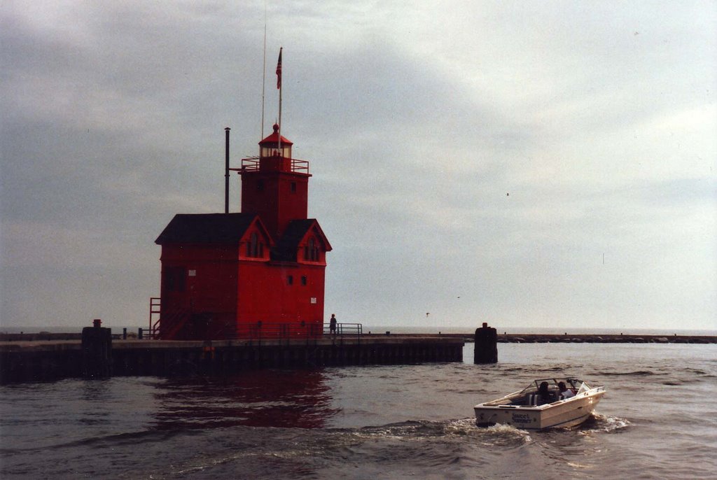 Harbor lighthouse, Holland, Michigan by waldport99