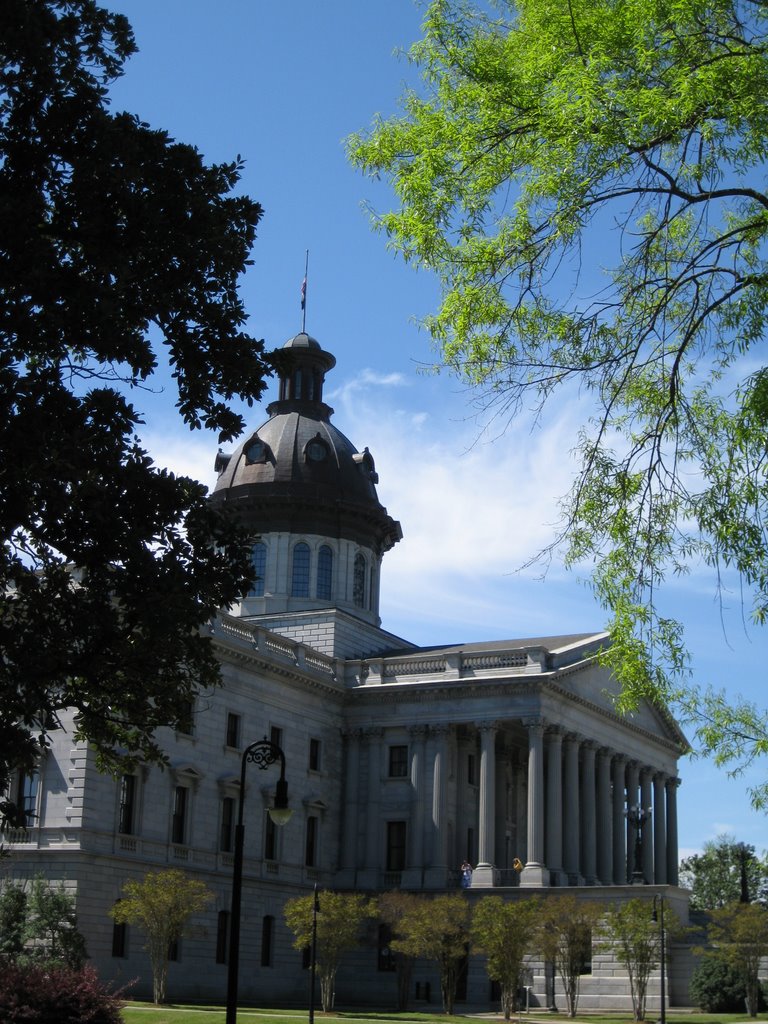 SC Capitol from the side by bretmarr