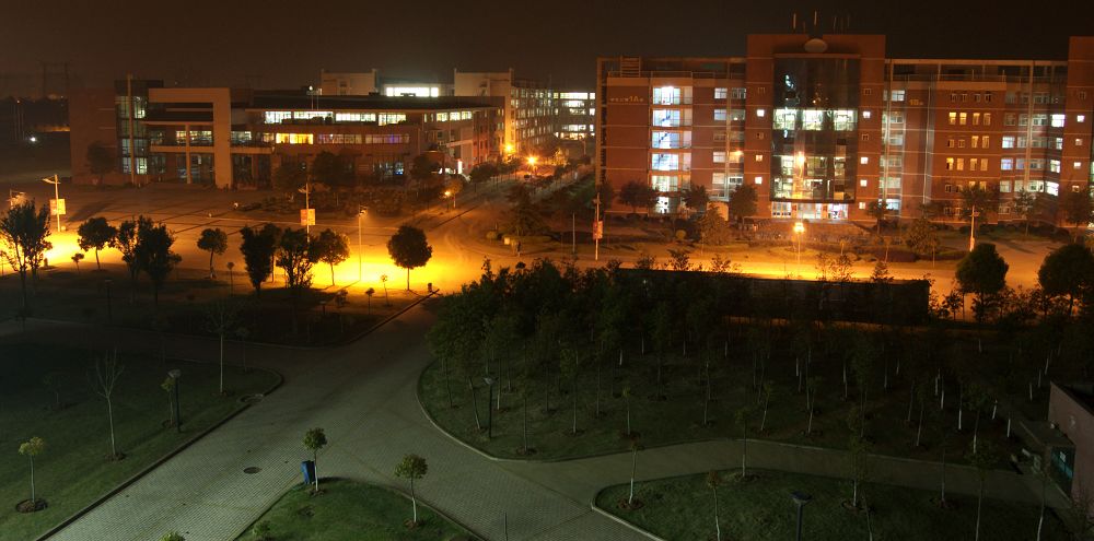 校园夜色1 night scene of campus 1 by 唐国武 TANG Guowu