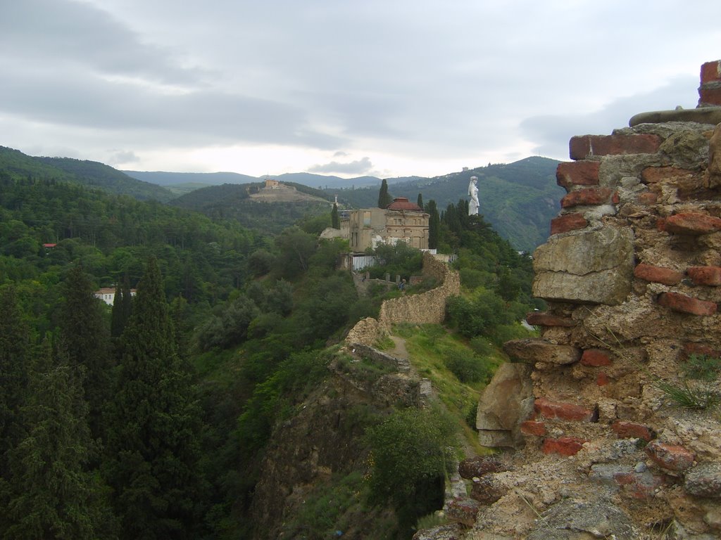 A glance towards the fortress by Yasin TEKİN