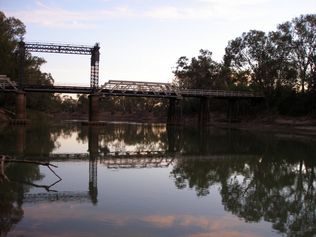 Tooleybuc bridge over Murray River (NSW/Victoria Border) by stevan djurickovic