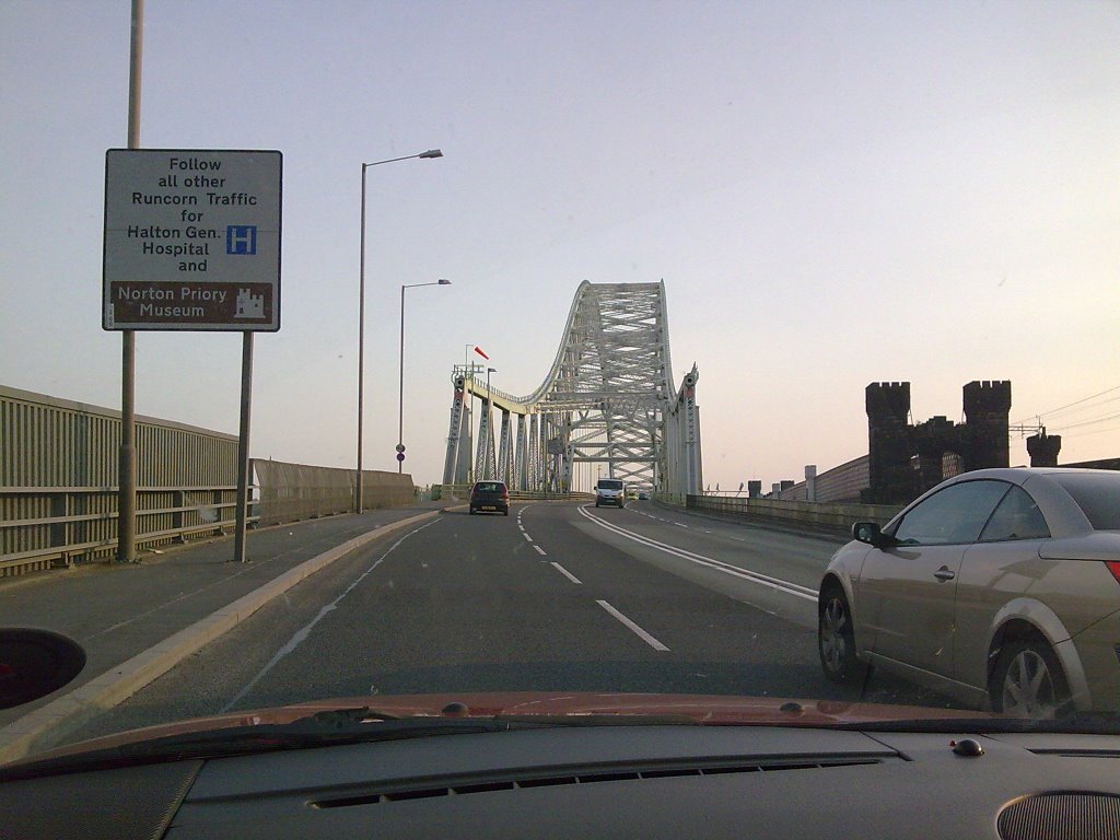 Approaching Widnes/Runcor Bridge by J i m s t e r