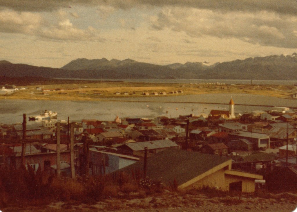 Vista Gral de Ushuaia 1983 by Héctor Rivera Lagos