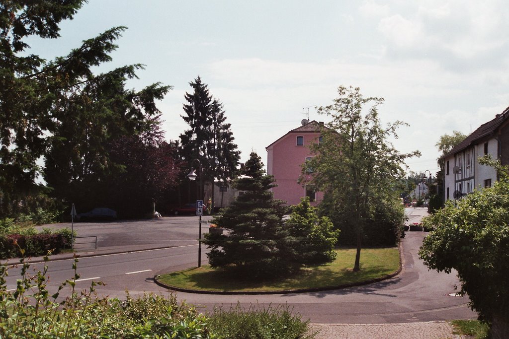 Leuscheid - Blick auf Paulus (Alte Hauptstraße) by oekolampad