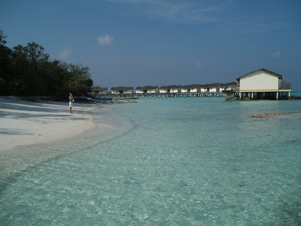 Reethi Beach water villas by Gavin Meech