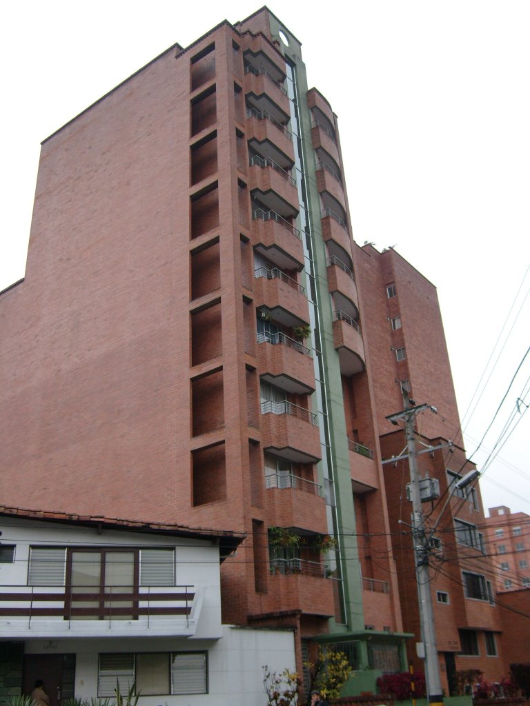 Edificio. 2008. by Jorge Luís Agudelo Vélez