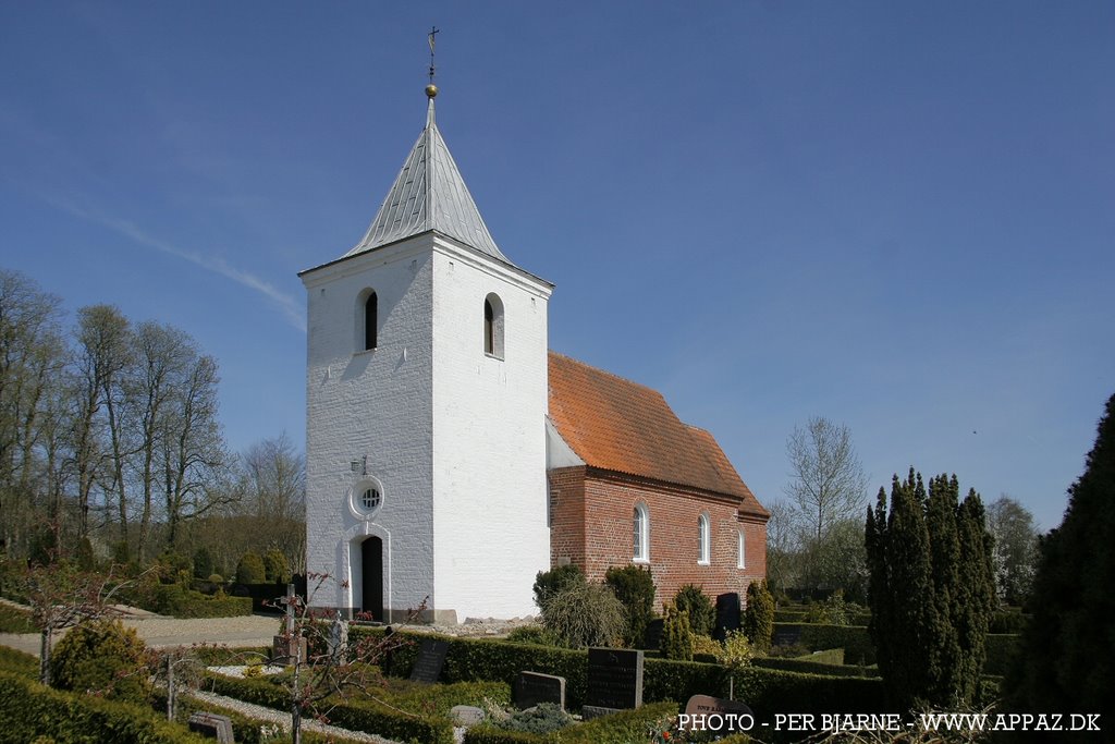 Hinge Kirke by Per Bjarne Pedersen