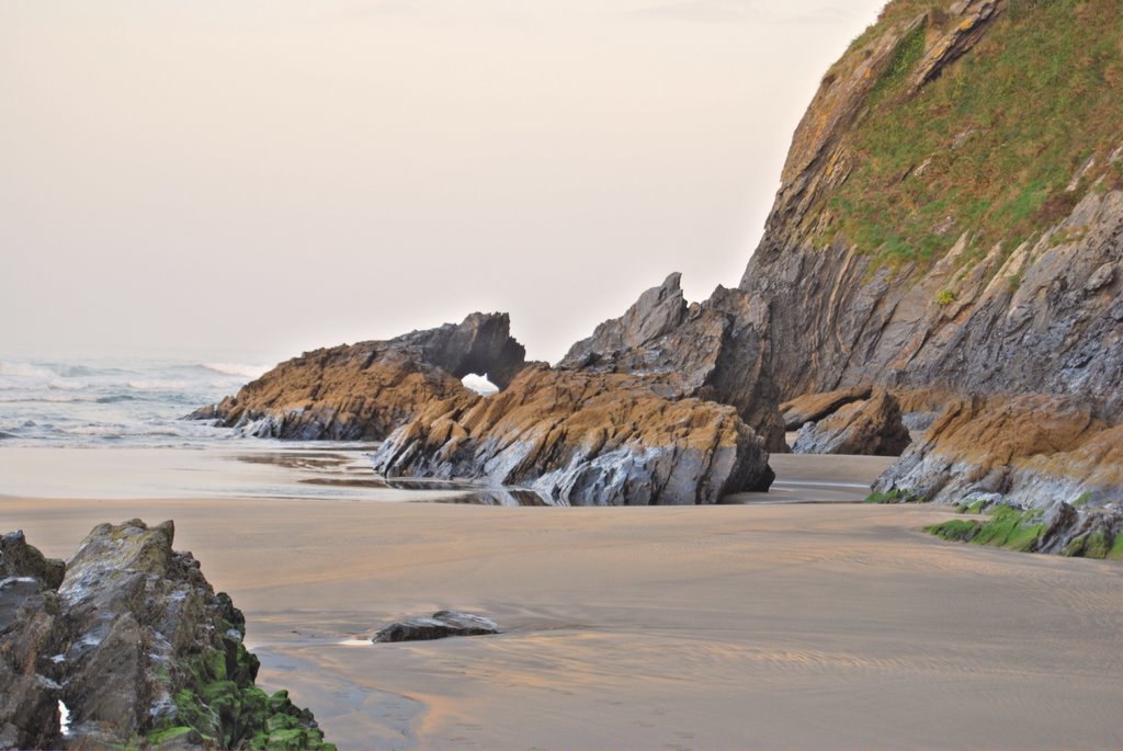 Playa de Navia by patxizamora