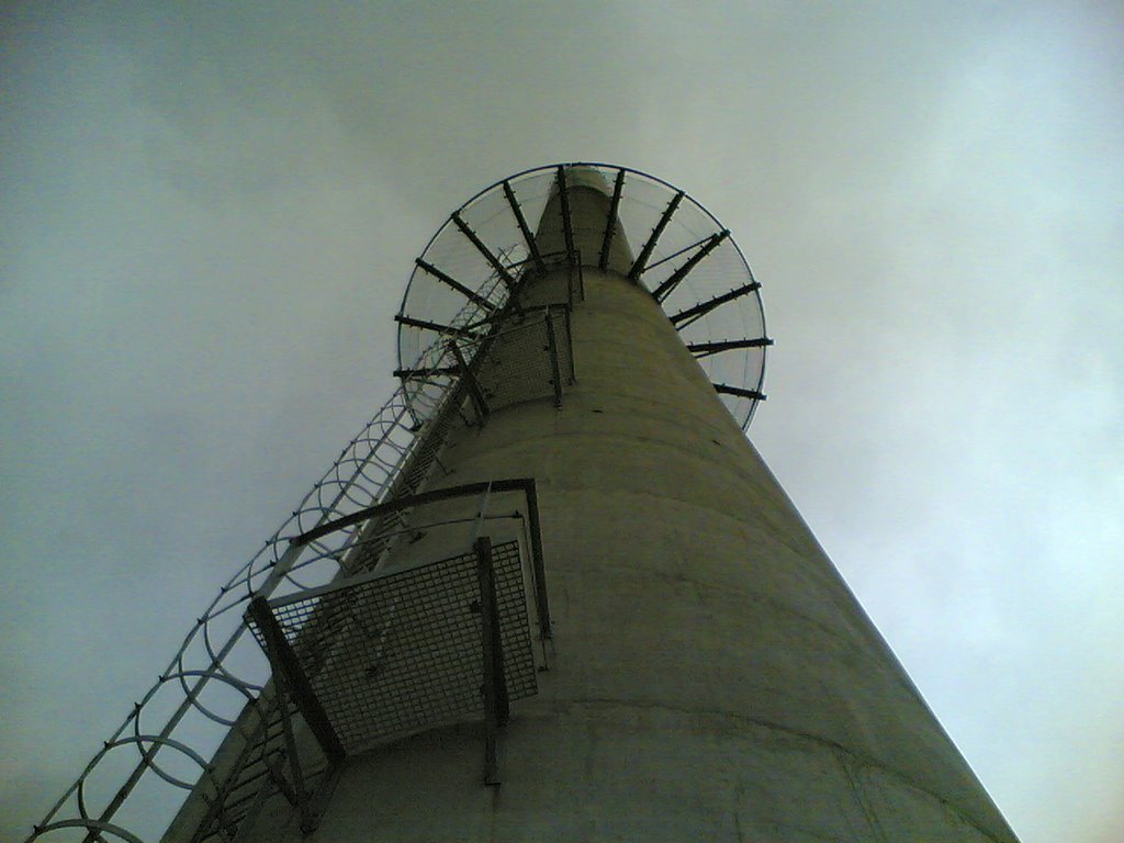 Bottom Of Pilkington UK6 Chimney by steveyp