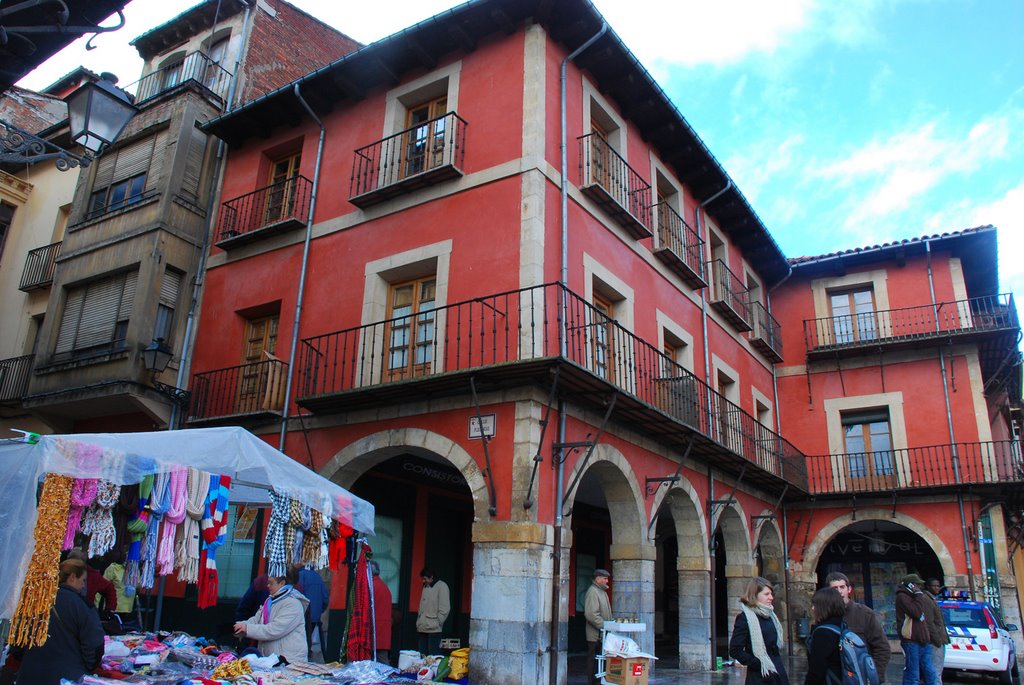 Plaza Mayor en día de mercado by Ser Viajero