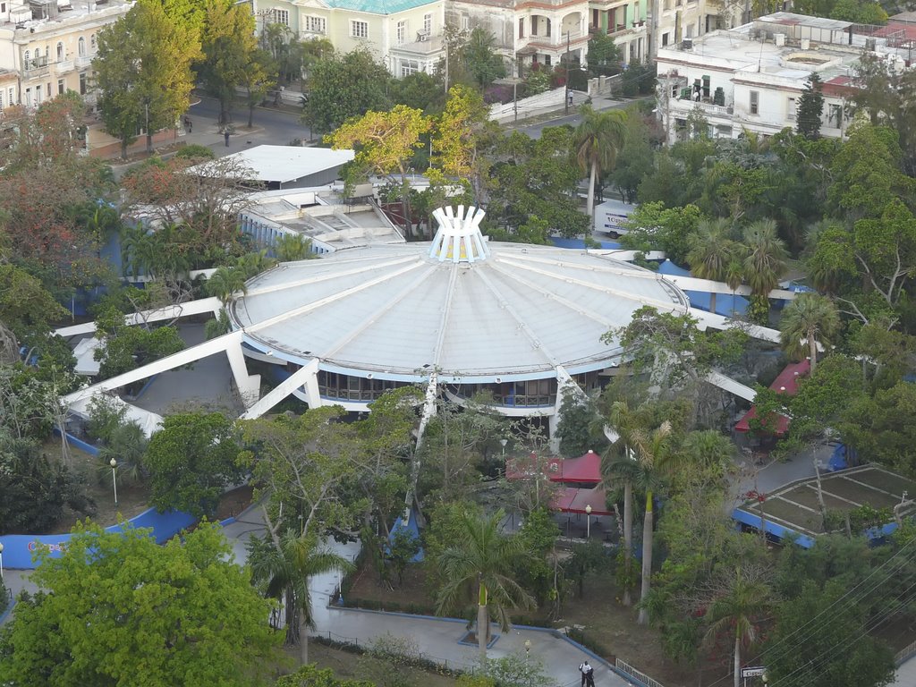 Parque Coppelia, La Habana, Cuba. by Nicola e Pina Cuba 2…