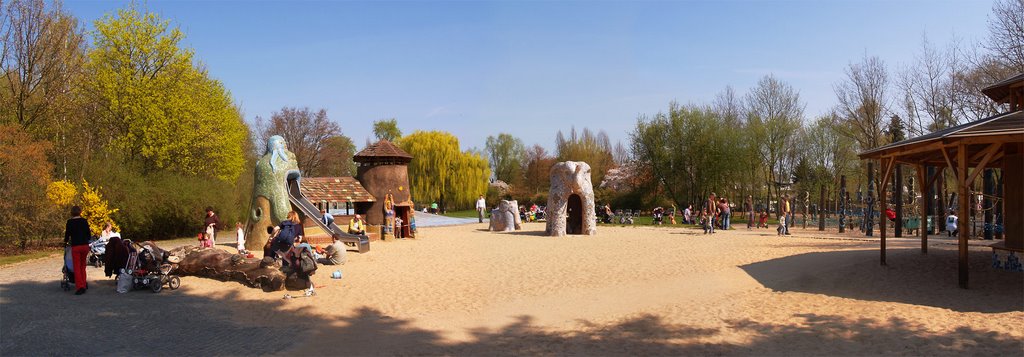 Spiellandschaft mit Elefanten und Spielpalast im Britzer Garten 200904 by Rainer Warzecha