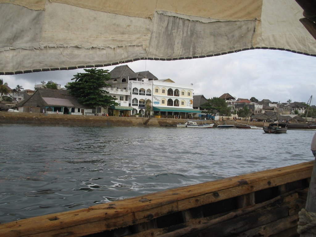 Lamu by Héres