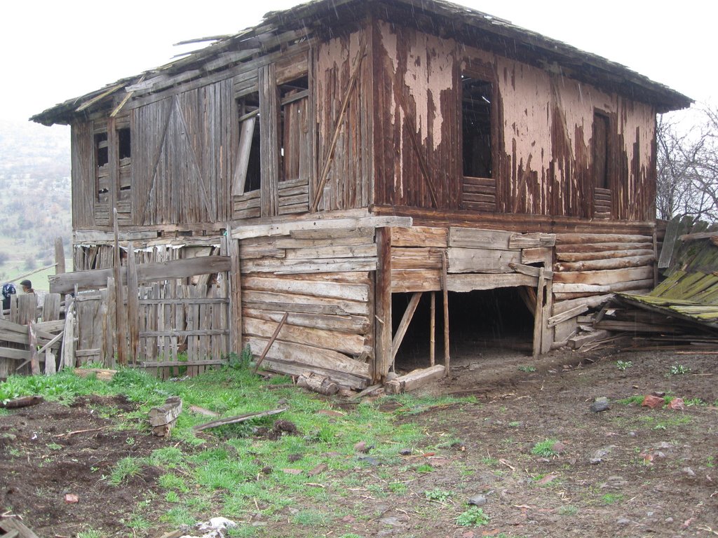 The old house in Deveören village by Fatma Demir