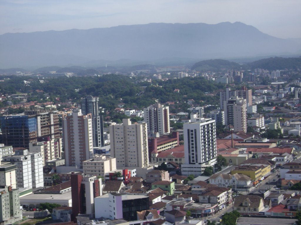 Vista Aérea da Região Central Aos Fundos o Morro da Tromba by itamauro1969