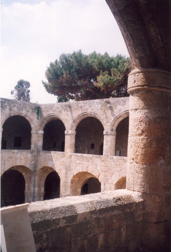 Muralhas na Cidade Antiga de Rhodes-Grécia by El Solitario Patagon…