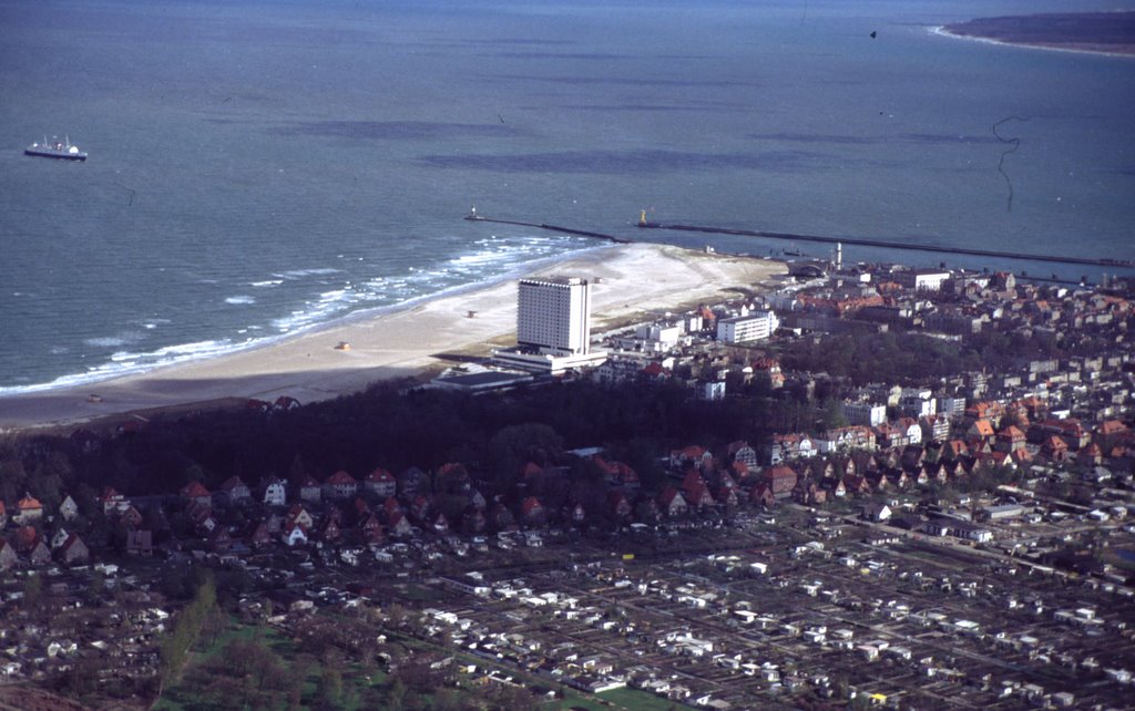 Hotel Neptun, Warnemünde (1990) by Jürgen Groppe