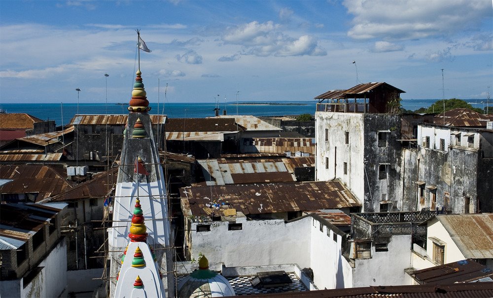 Painting the town. Stonetown Zanzibar by Lennart Lundquist