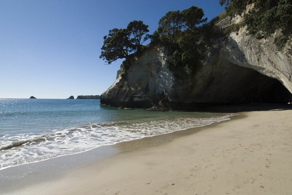 Cathedral Cove (Beach) by GandalfTheWhite