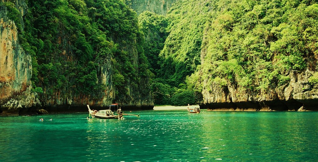 Near Phi Phi by Fernando Leitão da C…